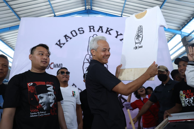 Lewat Sablon Kaus Gratis Relawan Galang Dukungan Menangkan Ganjar Mahfud