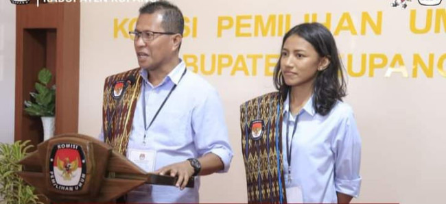 Resmi Daftar di KPU! Yosef Lede dan Aurum Titu Eki Siap Bawa Perubahan untuk Kabupaten Kupang 2 IMG 20240830 WA0001