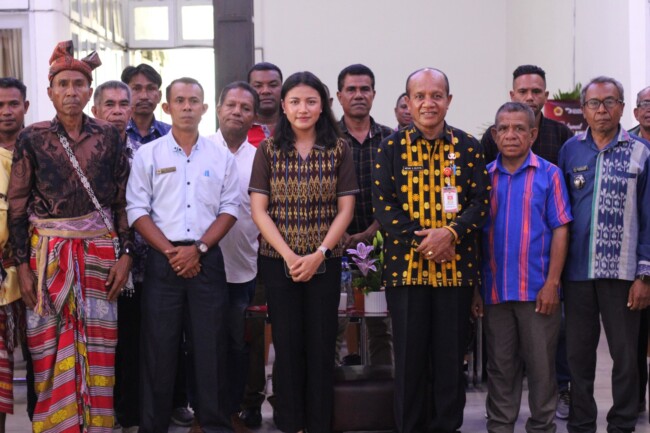 Di Bawah Nafas Budaya, Aurum Titu Eki Teguhkan Lembaga Adat Merawat Jejak Tradisi Dari Generasi Ke Generasi 2 IMG 20251121 WA0023