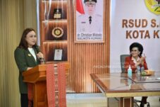 kupang-perkuat-perang-melawan-tbc-serena-francis-gandeng-kowani-dan-kris-dorong-deteksi-dini-hingga-skrining-kanker-payudara